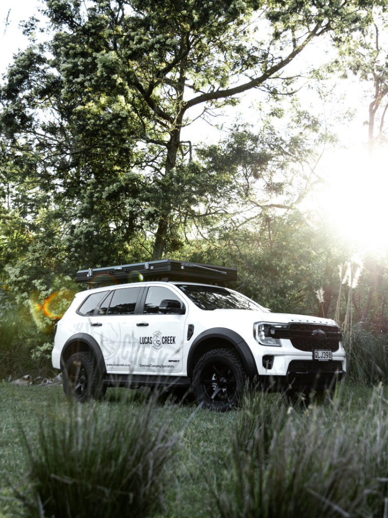 D-LUXE Hard Shell Rooftop Tent