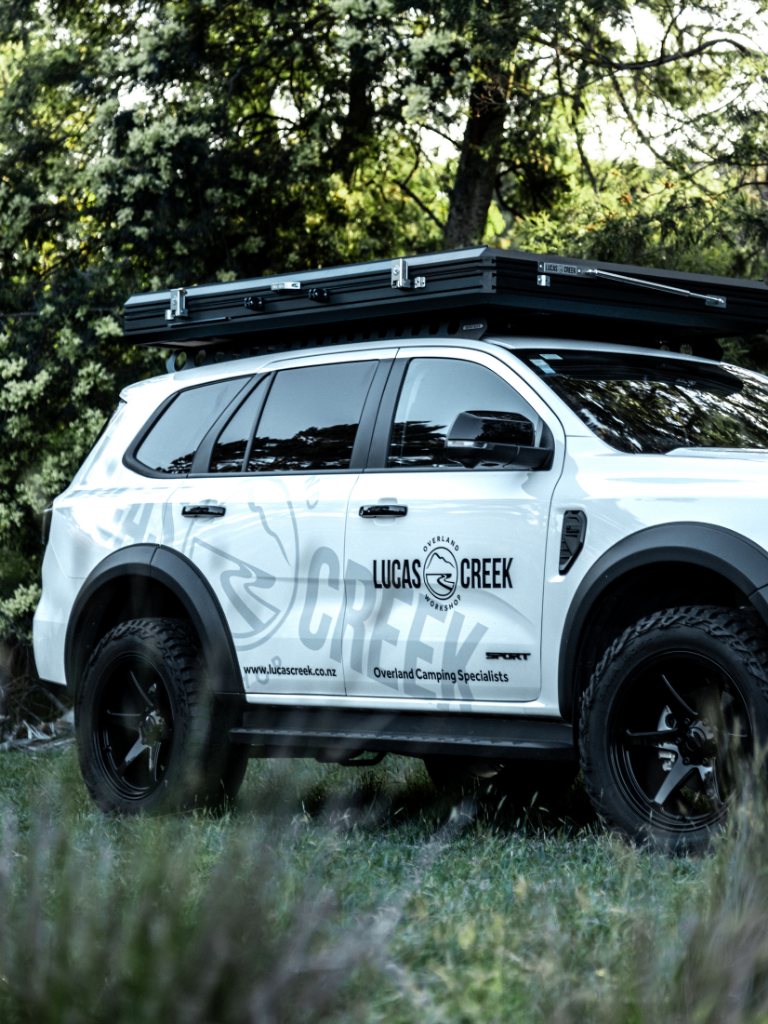 D-LUXE Hard Shell Rooftop Tent