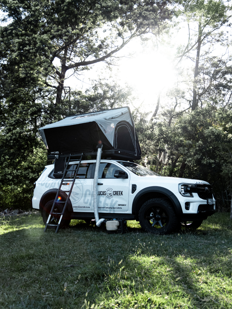 D-LUXE Hard Shell Rooftop Tent